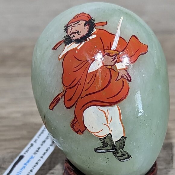 Hand carved natural green jade egg with Zhong Kui with wooden stand - Picture 2 of 8